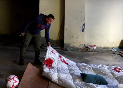 Izraēlas gaisa triecienā, kas skāra viesnīcas ēku nogalināti četri cilvēki, bet vairāki desmiti tikuši ievainoti.