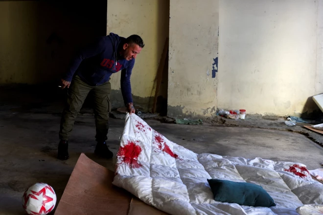 Izraēlas gaisa triecienā, kas skāra viesnīcas ēku nogalināti četri cilvēki, bet vairāki desmiti tikuši ievainoti.