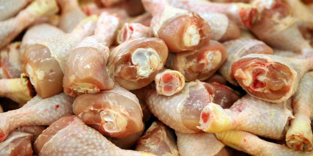 Daļa produktu no tirdzniecības atsaukta, daļai beidzies derīguma termiņš.