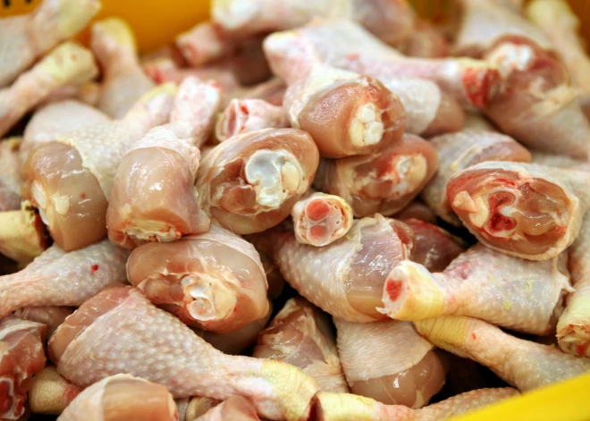 Ukrainas un Polijas cāļu gaļas produktos konstatētas bīstamas baktērijas