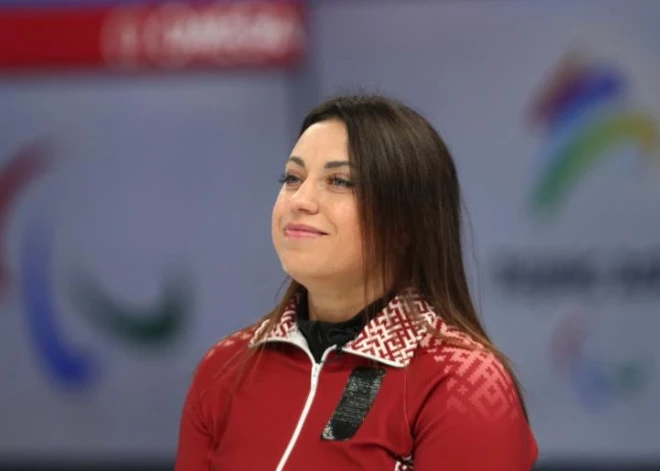 Poļina Rožkova ar pēdējo metienu izrauj uzvaru un pietuvina Latvijas izlasi paraolimpisko spēļu pusfinālam