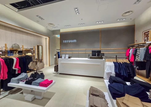 Доступный европейский fashion-бренд премиум-класса TATUUM в этом году официально начал работу на рынке Балтии.