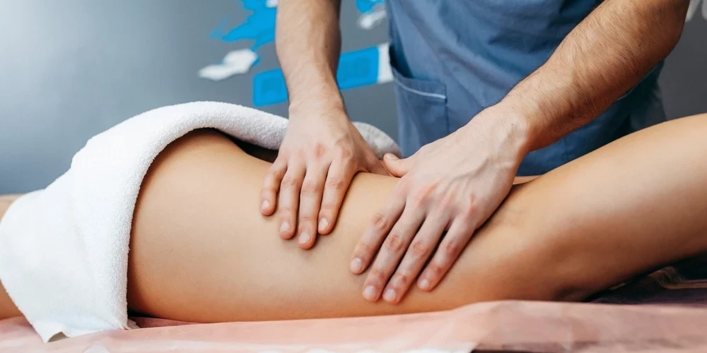 Par seksuālu vardarbību aizdomās turētais viltus ārsts turpina darbību.