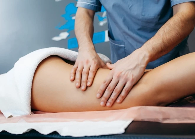 "Bikses jau bija pusnovilktas" — atklājas jauni seksuālās uzmākšanās gadījumi, bet viltus ārsts turpina darbu