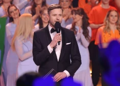 FOTO: ar košiem priekšnesumiem, pozitīvām emocijām un dziesmām aizvadīta šova "Koru kari" tiešraide