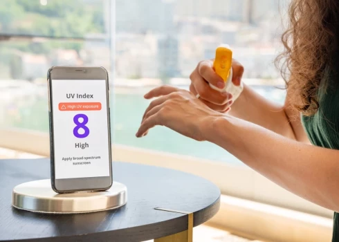 Дерматологи напомнили, почему солнцезащитный крем стоит доставать уже в марте.