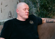 Iepriekš publiski paustais liecina, ka Kristapam ar tēvu Kasparu Kambalu ir sarežģītas attiecības.