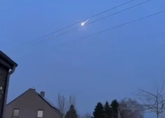 VIDEO: Vācijā meteorīts izsit jumtu un ielido guļamistabā