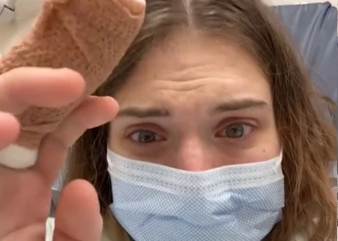 Sieviete gandrīz zaudē pirkstu ieraduma dēļ, ko daudzi uzskata par nekaitīgu.