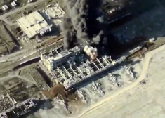 Sprādzieni un biezi dūmu mutuļi: ukraiņi ar ballistiskajām raķetēm iznīcina Krievijas bāzei netālu no Doneckas