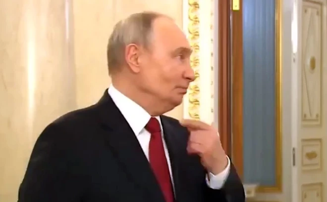 Kremļa preses dienesta publicētais dīvainais Putina video ir mēģinājums palielināt interesi par diktatoru, kurš zaudē popularitāti.