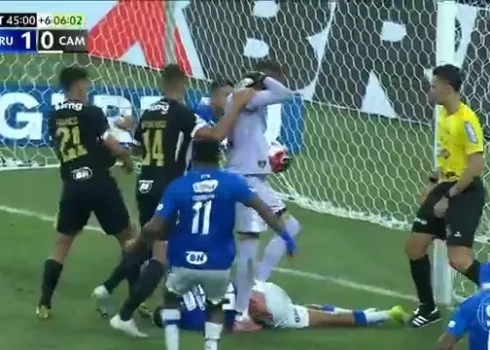 Konflikta sākums, kas vēlāk izraisīja kautiņu starp abām komandām.