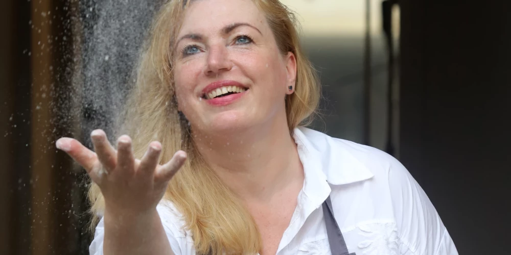 Meistare atklāj, ka visvairāk sievietes vēlas apgūt kūku un smalkāku gardumu pagatavošanu, bet, ja notiek meistarklases par pelmeņiem vai mājas pastām, tad bieži vien sievas paņem līdzi arī savus vīrus. Tas ir labs “duets” ar domu, ka to arī mājās varētu atkārtot.