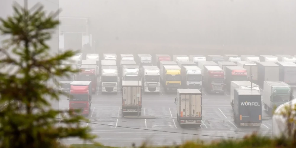 Спор о застрявших в Беларуси литовских грузовиках обостряется