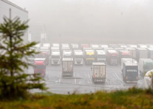 Спор о застрявших в Беларуси литовских грузовиках обостряется