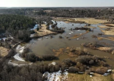 FOTO: pārplūdusi Abavas upe pie Kandavas