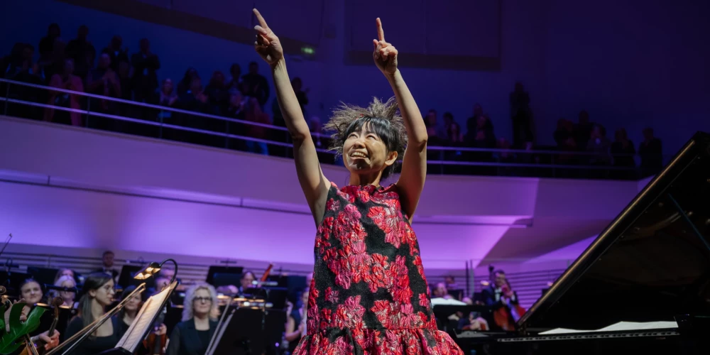 Японская звезда джаза Хироми впервые выступила в Латвии с симфоническим оркестром.