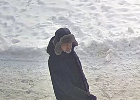 Valsts policijas Rīgas reģiona pārvaldes Rīgas Pārdaugavas pārvaldes amatpersonas aicina aplūkot attēlā redzamo personu.