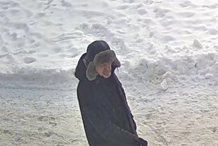 Valsts policijas Rīgas reģiona pārvaldes Rīgas Pārdaugavas pārvaldes amatpersonas aicina aplūkot attēlā redzamo personu.