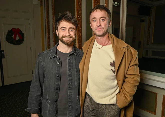 No Cūkkārpas līdz Brodvejai. Daniels Redklifs un Toms Feltons raisa nostalģiju ar emocionālu tikšanos