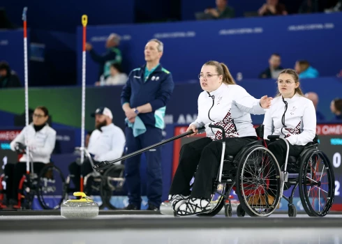 Latvijas ratiņkērlinga komanda paralimpiskajās spēlēs izcīna otro uzvaru. 