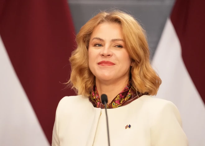 “Ha! Smieklīgi gan tas ir!”: sabiedrībā rada neizpratni Siliņas reakcija uz pārmetumiem par “Rail Baltica” projekta katastrofālo stāvokli