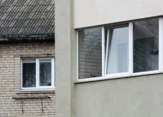 Apķēpāti četri nami un veikals - Madonā aizturēts vīrietis par vairāku ēku fasāžu apzīmēšanu