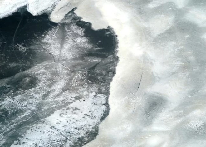 Aculiecinieki novērš traģēdiju un izglābj Daugavā ielūzušu bērnu vēl pirms glābēju ierašanās