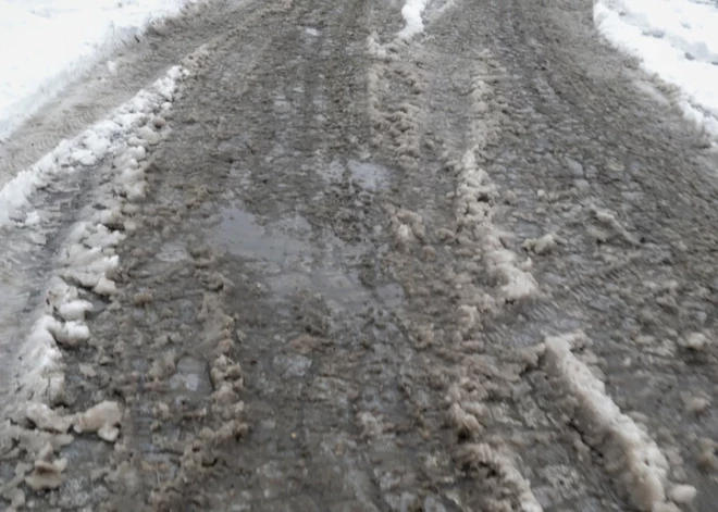 Kritisks stāvoklis uz grants ceļiem — daudzviet  ievieš smagā transporta ierobežojumus