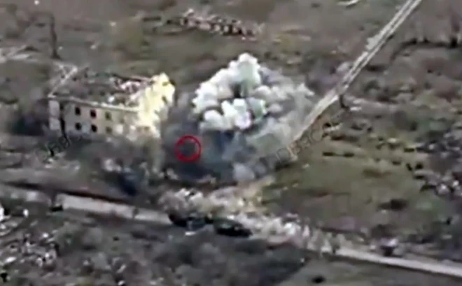 Ukrainas bruņoto spēku rakešu trieciens pa krievu personāla un transportlīdzekļu koncentrāciju Oleksandrivkas virzienā.