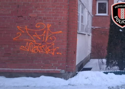 Aizdomās turamie savu rīcību sauc par mākslu.