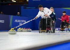 Latvijas ratiņkērlinga duets paralimpiskajās spēlēs cīnīsies par bronzas medaļām