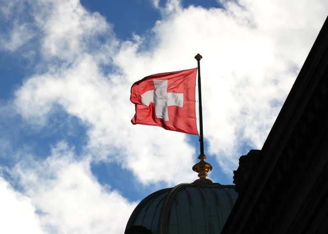 Šveices galvaspilsēta Berne atsakās savam karogam un ģerbonim atņemt pikantu detaļu