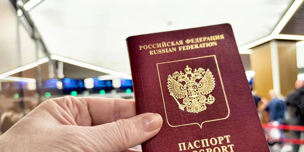 После ужесточения правил в Латвии стало значительно меньше обладателей российского ВНЖ-статуса.