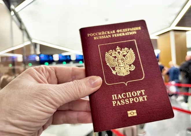 Стало известно, насколько сократилось число россиян, живущих в Латвии с действующим ВНЖ