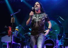 Aizsaulē devies roka veterānu "Boston" solists Tomijs DeKarlo - tieši tajā pašā datumā, kad pašnāvību izdarīja viņa priekštecis Breds Delps