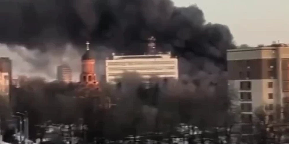 Ar raķetēm uzbrukts Brjanskas rūpnīcai "Kremnij El" (ekrānuzņēmums no "X")