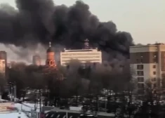 VIDEO: melni dūmi virs Brjanskas, ar raķetēm Ukraina trāpa raķešu vadības sistēmu rūpnīcai