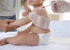 В Латвии при помощи прививок могут начать защиту новорожденных от опасного вируса