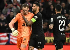 "Hotspur" jau 17. minūtē maina vārtsargu sakāvē pret "Atletico", "Bayern" izrēķinās ar "Atalanta", "Barcelona" izrauj neizšķirtu Ņūkāslā UEFA Čempionu līgas astotdaļfinālā