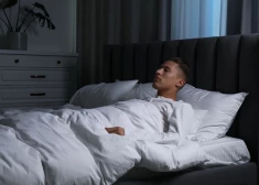 Просыпаетесь и не можете пошевелиться? Ученые объяснили пугающий феномен, который переживают многие люди