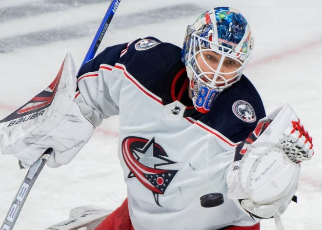 Latvieši NHL: Merzļikins pārpēj Girgensonu, Balinskis uzvarētā spēlē trīs reizes met pa vārtiem, Šilovs "Penguins" zaudējumā paliek rezervistos