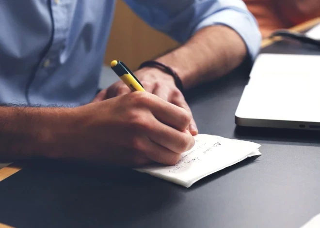 Valodnieki ir izstrādājuši jaunu apzīmējumu vārdam "supersets"