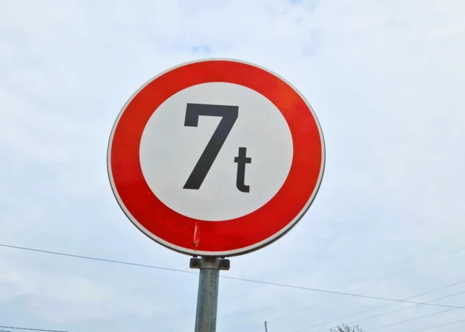 Uz Valkas novada autoceļiem tiks izvietotas jaunas ceļa zīmes