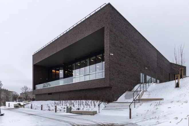 Построенный на берегу озера SPA-центр не функционирует.