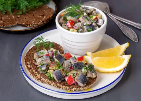 Pašu sālīta vai marinēta zivs derēs gan uzkodām, gan kā pamatēdiens.