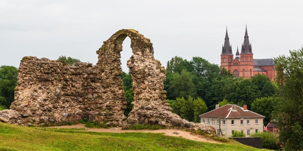 В Резекне обсуждают строительство торгового центра рядом с одной из самых исторических частей города.