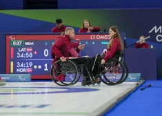 Latvijas ratiņkērlinga komanda zaudē pirmspēdējā paralimpisko spēļu turnīra cīņā