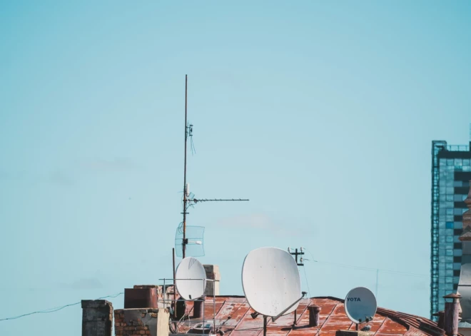 Rīgā aizturēti vairāki sakaru kabeļu zagļi