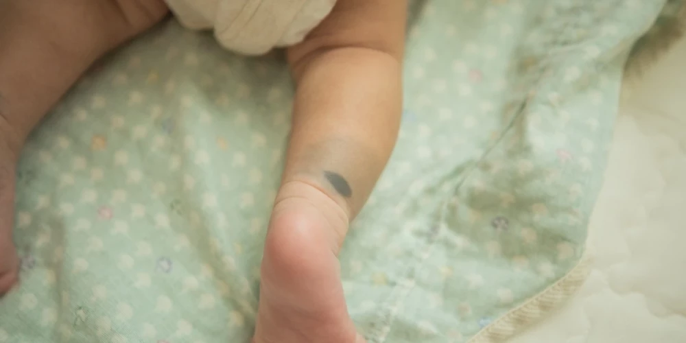 Rīgā vairākkārt konstatēta fiziska vardarbība pret zīdaiņiem līdz trīs mēnešu vecumam. 